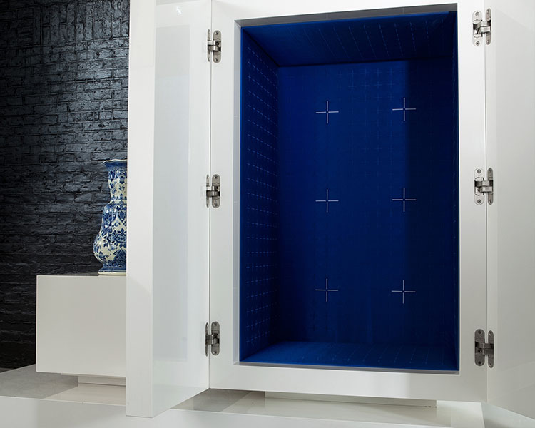 client; iconic indoors
project; collection one-off design objects
iconic indoors is founded by bart de rooy
collection presented in milaan 2011
published by wallpaper, nrc, elle decor, 
woonrevue, eh&i, enz…
